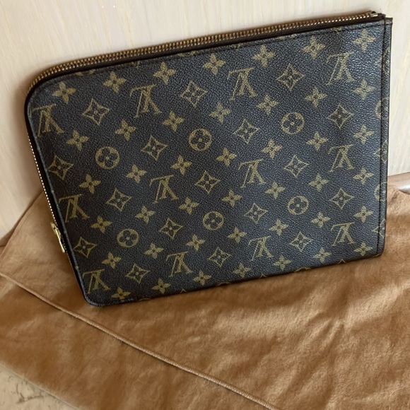 LOUIS VUITTON DOCUMENT/ IPAD HOLDER - Picture 2 of 7